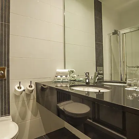 Skeffington Arms Otel